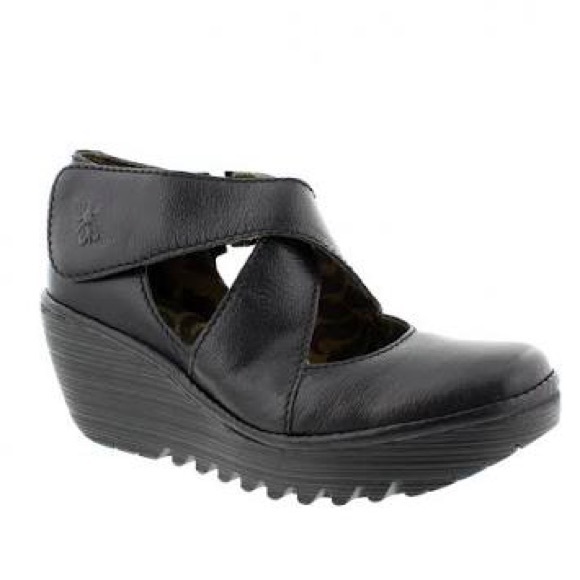 Fly London Shoes - FLY LONDON 38 Black Wedge Yogo Criss-Cross Strap Shoes
